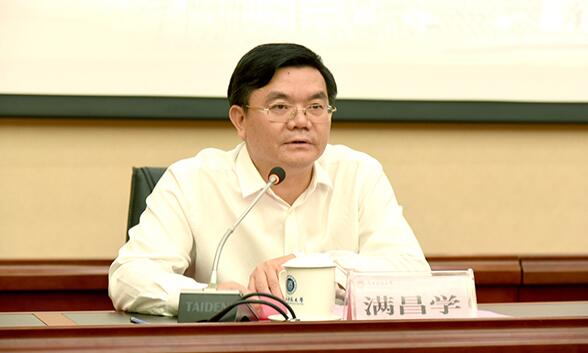 滿昌學(xué)簡歷：廣西廣播電視局局長滿昌學(xué)，曾任廣西廣播電視臺(tái)臺(tái)長、廣西科技大學(xué)黨委書記