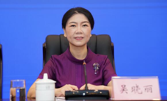 吳曉麗簡歷：來賓市政協(xié)主席吳曉麗，曾任廣西廣播電視局副局長、婦聯(lián)副主席，來賓市委副書記