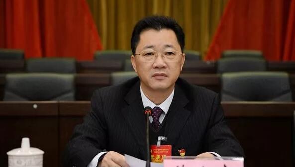 藍(lán)啟章簡歷：河池市政協(xié)副主席藍(lán)啟章，曾任河池市政府副秘書長、羅城縣委書記、都安縣長
