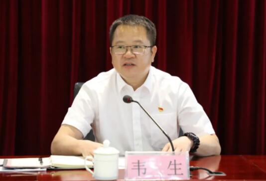 韋生簡歷：百色城市建設投資發(fā)展集團董事長韋生，曾任百投集團、百發(fā)集團董事長，西林縣委副書記
