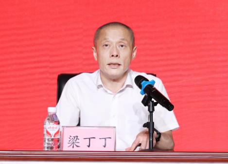 梁丁丁簡(jiǎn)歷：桂林信息科技學(xué)院校長(zhǎng)梁丁丁，曾任賀州學(xué)院黨委書記、桂林電子科技大學(xué)黨委副書記、北海副市長(zhǎng)
