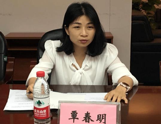 覃春明簡(jiǎn)歷：南寧百貨大樓股份有限公司總經(jīng)理覃春明，曾任南寧百貨公司副總經(jīng)理
